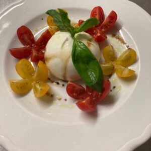 Burrata con Pomodoro e Basilico